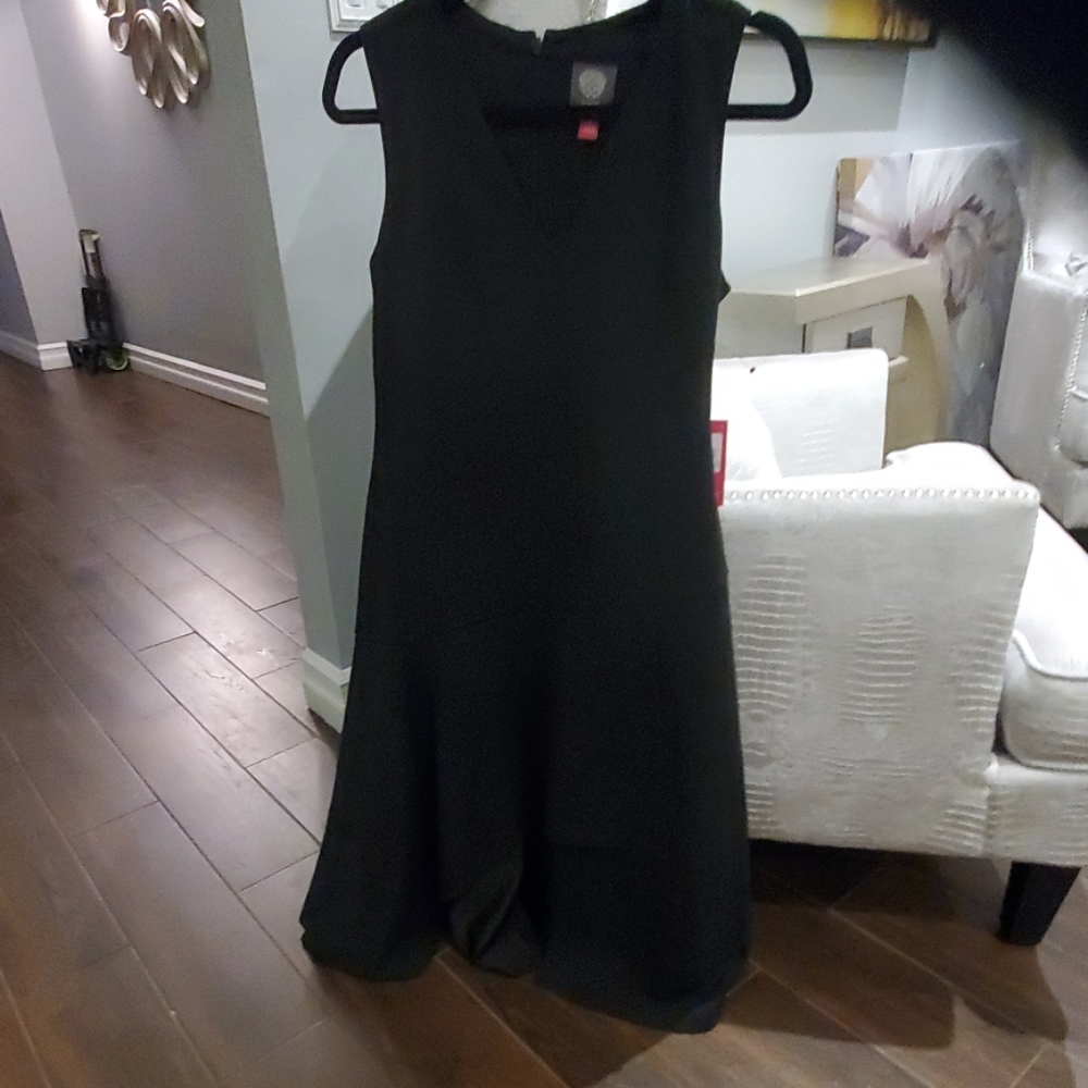 Vince Camuto Black dress with a synmetrica…